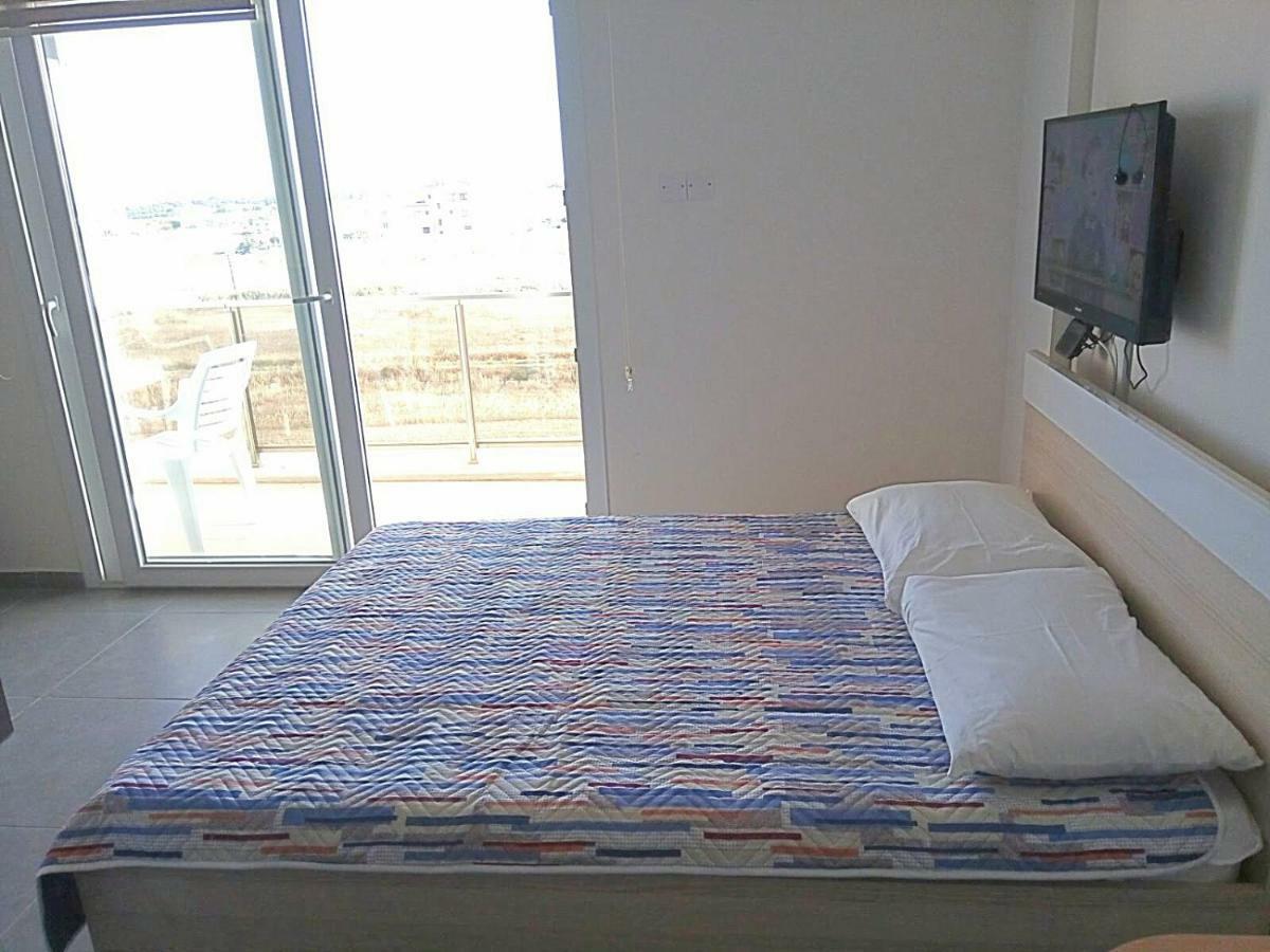 Long Beach Holiday Apartments Trikomo Kültér fotó