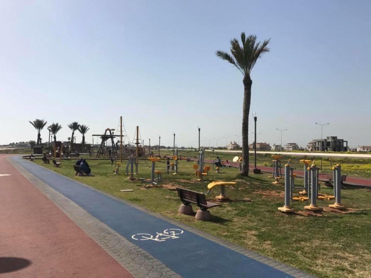 Long Beach Holiday Apartments Trikomo Kültér fotó